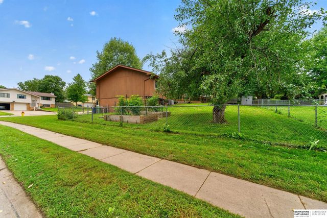 2106 Coventry Drive, Bellevue, NE 68123