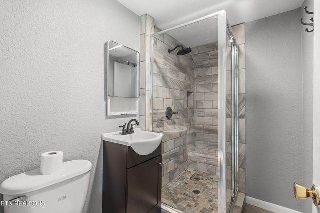 431 County Road 220, Athens, TN 37303