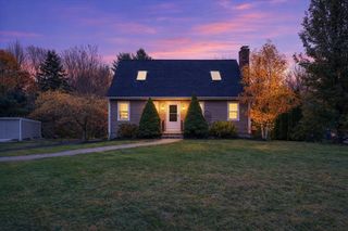 4 N Meadow Ln, Charlton, MA 01507