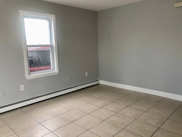 15 4th Street, Lowell, MA 01850