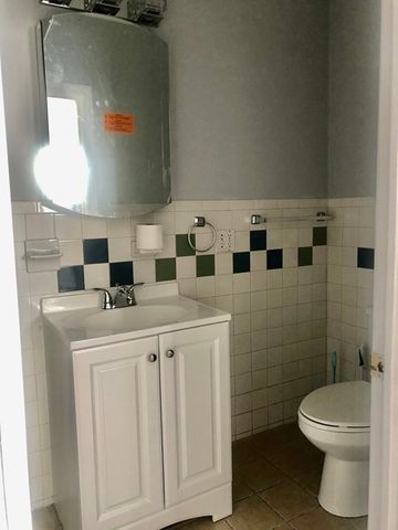 15 4th Street, Lowell, MA 01850