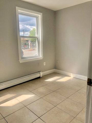 15 4th Street, Lowell, MA 01850