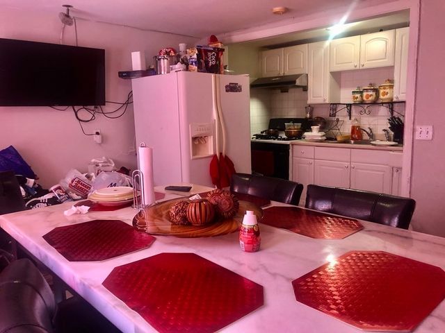15 4th Street, Lowell, MA 01850