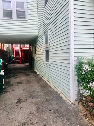 15 4th Street, Lowell, MA 01850
