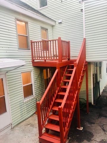 15 4th Street, Lowell, MA 01850