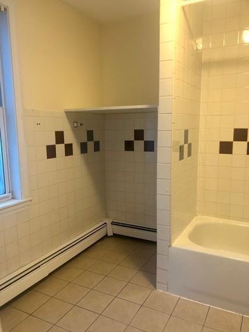 15 4th Street, Lowell, MA 01850