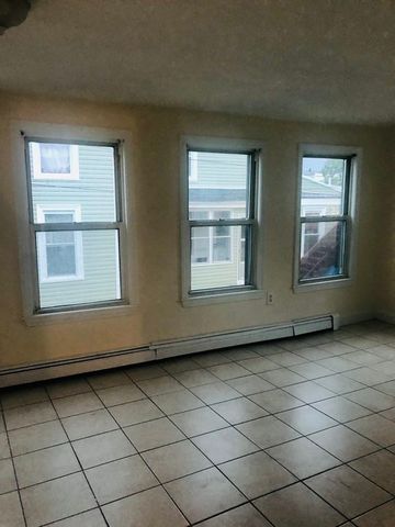 15 4th Street, Lowell, MA 01850