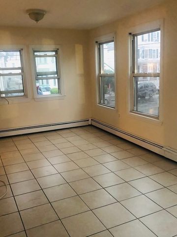 15 4th Street, Lowell, MA 01850