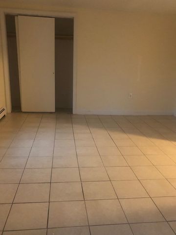 15 4th Street, Lowell, MA 01850