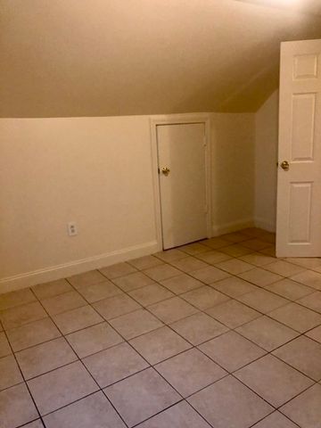 15 4th Street, Lowell, MA 01850