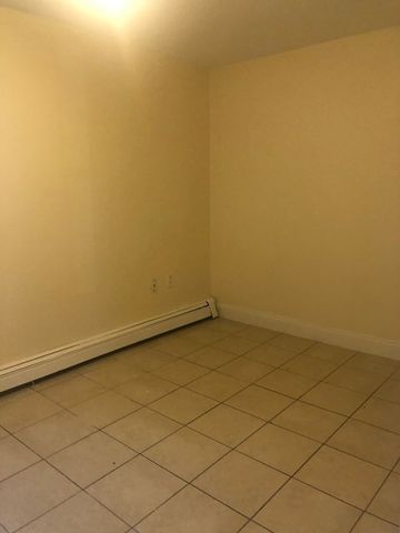 15 4th Street, Lowell, MA 01850