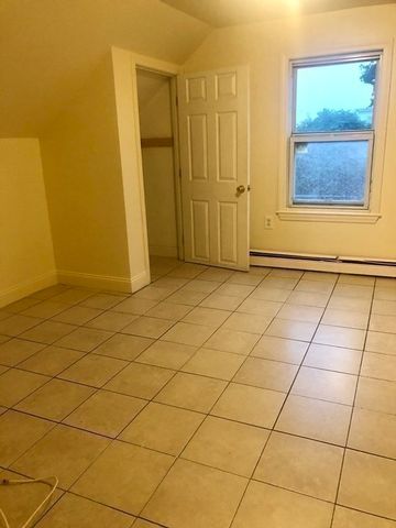 15 4th Street, Lowell, MA 01850