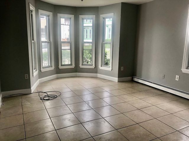 15 4th Street, Lowell, MA 01850