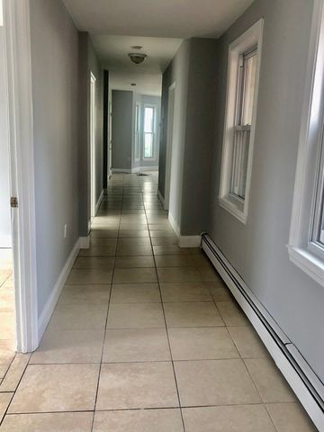 15 4th Street, Lowell, MA 01850