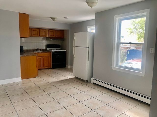 15 4th Street, Lowell, MA 01850