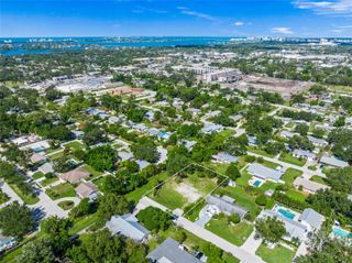 2209 OAK TERRACE, Sarasota, FL 34231