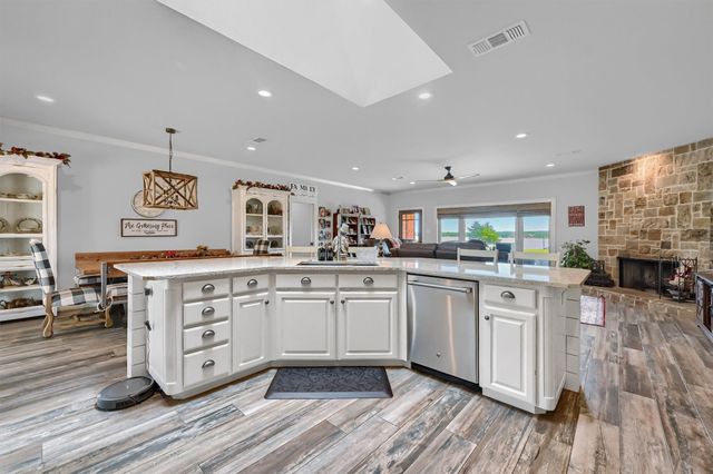 117 Kiowa Drive S, Lake Kiowa, TX 76240
