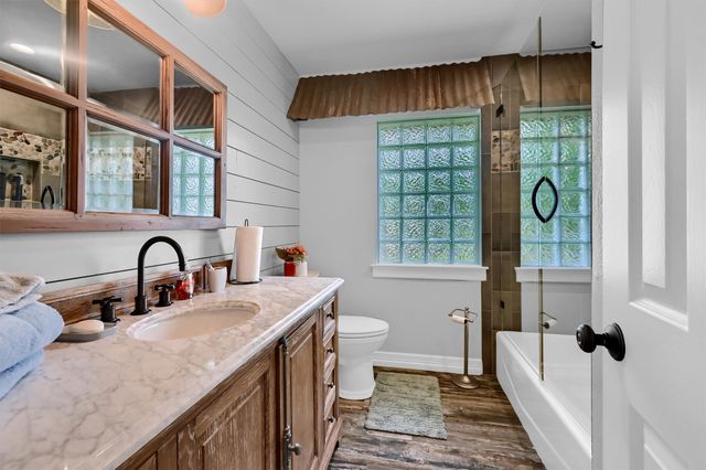 117 Kiowa Drive S, Lake Kiowa, TX 76240