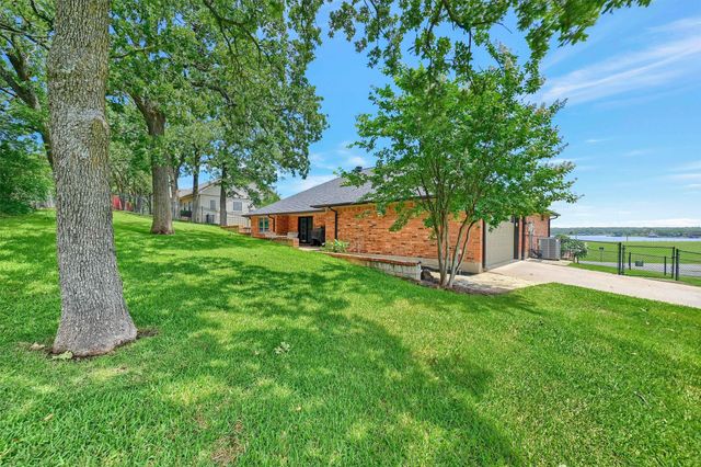117 Kiowa Drive S, Lake Kiowa, TX 76240