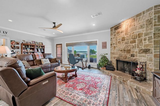 117 Kiowa Drive S, Lake Kiowa, TX 76240