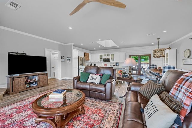 117 Kiowa Drive S, Lake Kiowa, TX 76240