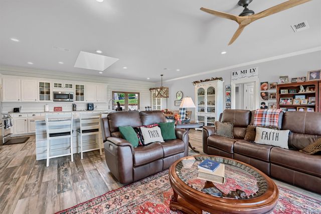 117 Kiowa Drive S, Lake Kiowa, TX 76240