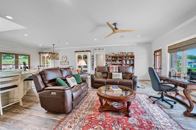 117 Kiowa Drive S, Lake Kiowa, TX 76240