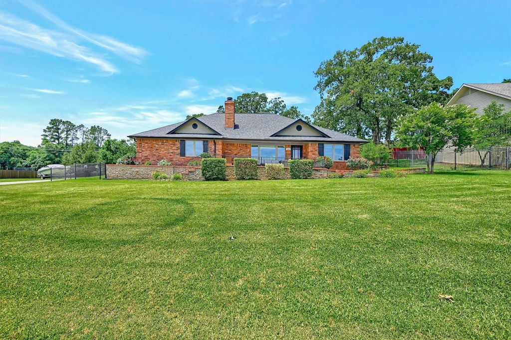 117 Kiowa Drive S, Lake Kiowa, TX 76240