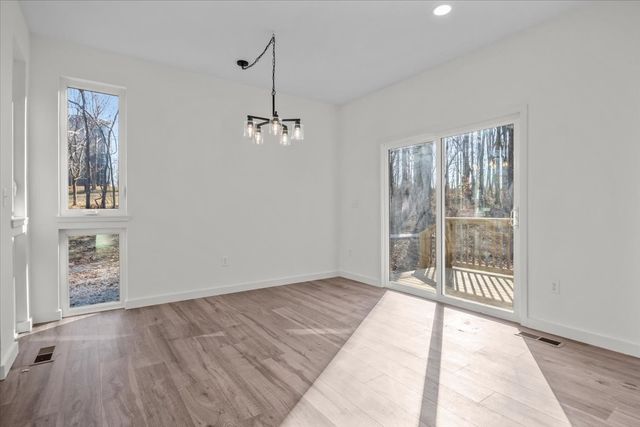 1050 Promise Land Rd, Charlotte, TN 37036