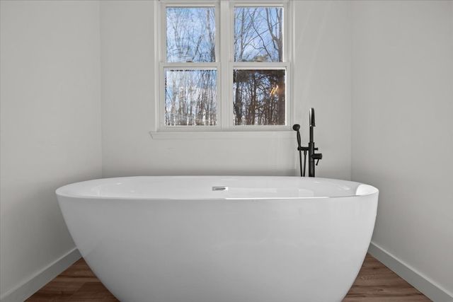 1050 Promise Land Rd, Charlotte, TN 37036