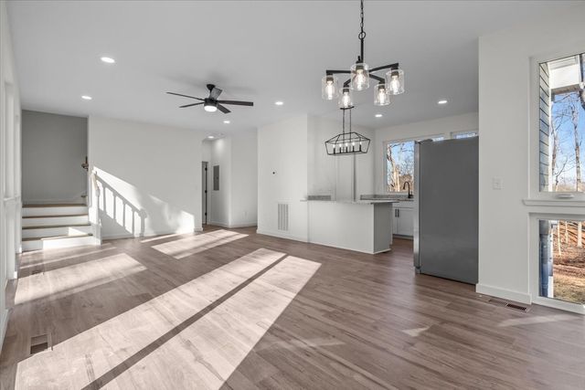 1050 Promise Land Rd, Charlotte, TN 37036