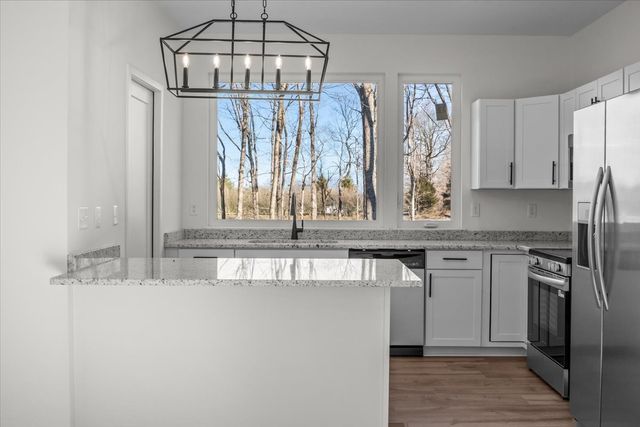 1050 Promise Land Rd, Charlotte, TN 37036