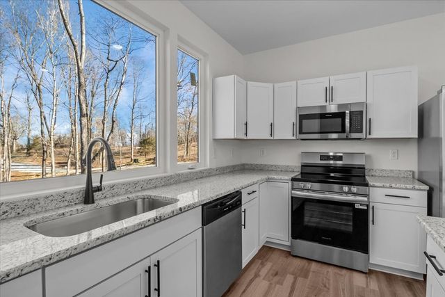 1050 Promise Land Rd, Charlotte, TN 37036