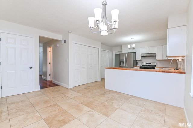 414 W TIMBER RIDGE Drive, Peoria, IL 61615