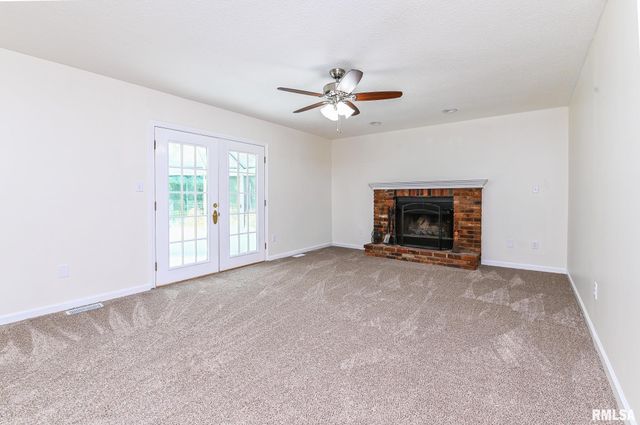 414 W TIMBER RIDGE Drive, Peoria, IL 61615