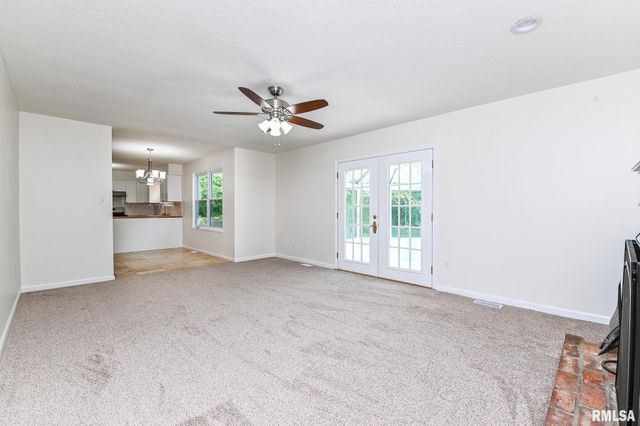 414 W TIMBER RIDGE Drive, Peoria, IL 61615