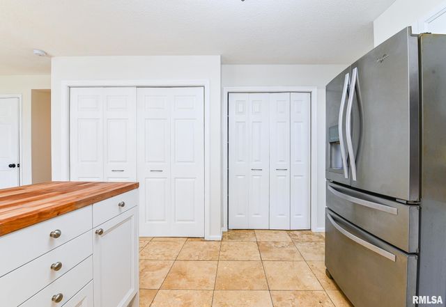 414 W TIMBER RIDGE Drive, Peoria, IL 61615