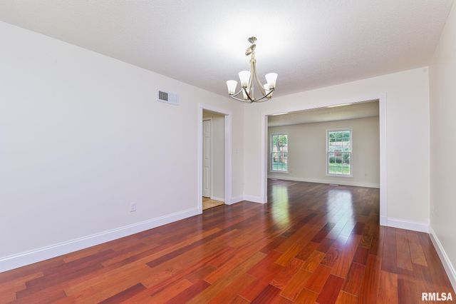 414 W TIMBER RIDGE Drive, Peoria, IL 61615