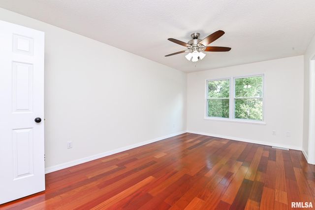 414 W TIMBER RIDGE Drive, Peoria, IL 61615