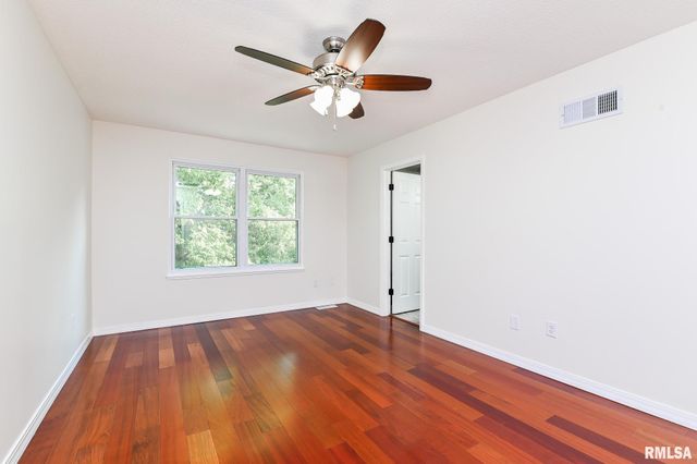 414 W TIMBER RIDGE Drive, Peoria, IL 61615