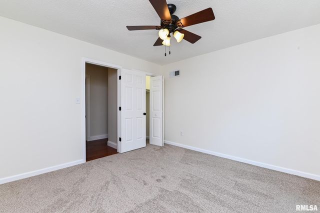 414 W TIMBER RIDGE Drive, Peoria, IL 61615