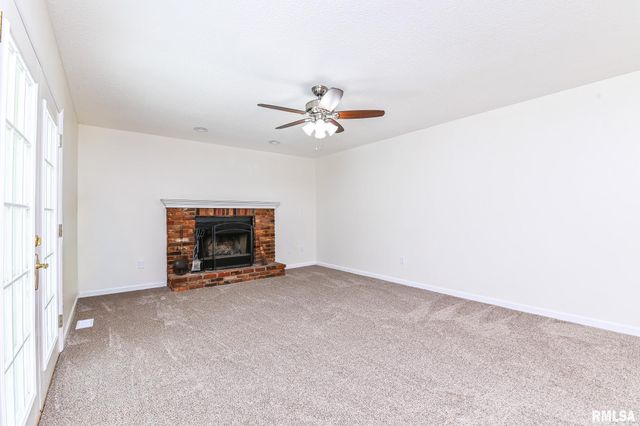 414 W TIMBER RIDGE Drive, Peoria, IL 61615