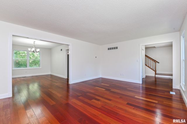 414 W TIMBER RIDGE Drive, Peoria, IL 61615