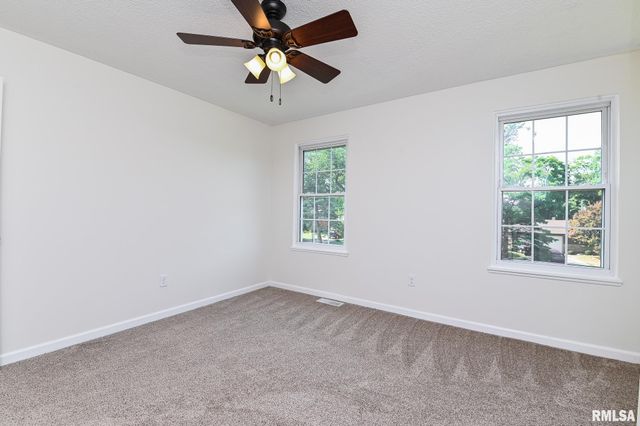 414 W TIMBER RIDGE Drive, Peoria, IL 61615