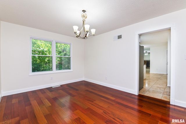 414 W TIMBER RIDGE Drive, Peoria, IL 61615