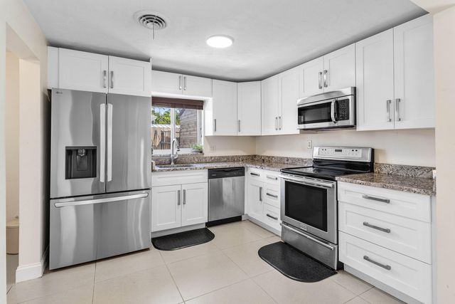 1620 SW 4TH Avenue, Pompano Beach, FL 33060