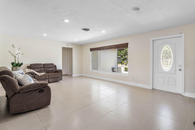 1620 SW 4TH Avenue, Pompano Beach, FL 33060
