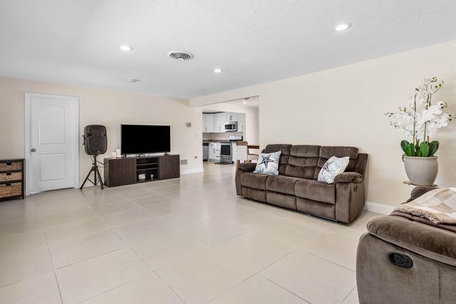 1620 SW 4TH Avenue, Pompano Beach, FL 33060