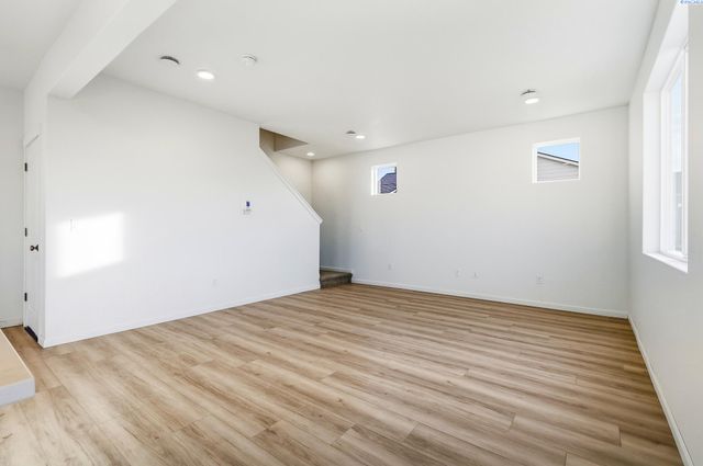 1202 Topaz Ave, Grandview, WA 98930