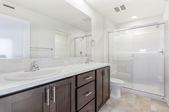 1202 Topaz Ave, Grandview, WA 98930